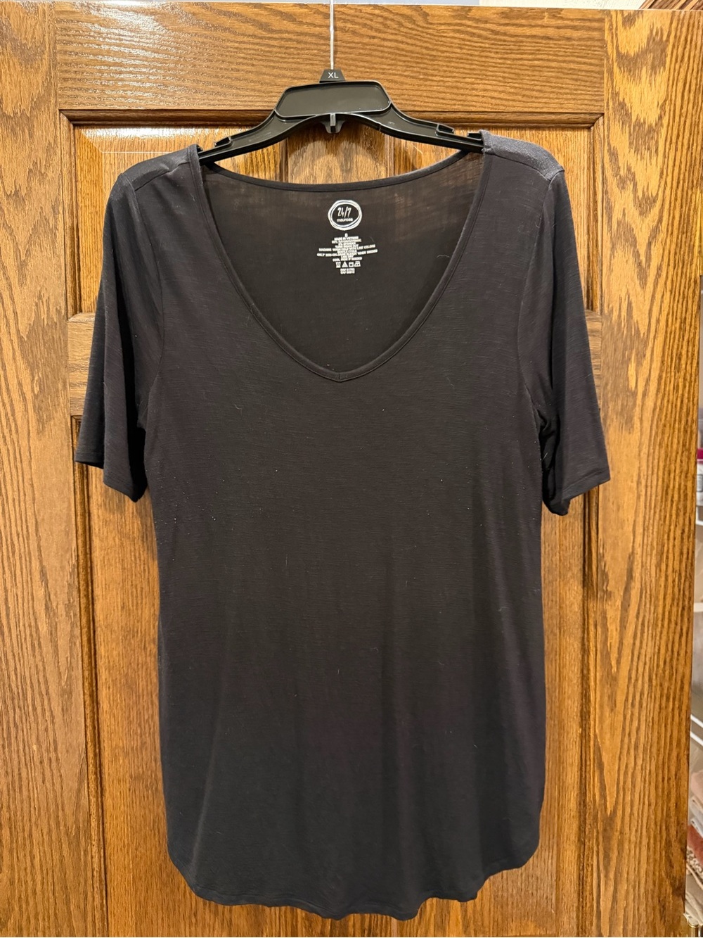 Maurices Black V-Neck Short Sleeve Tee